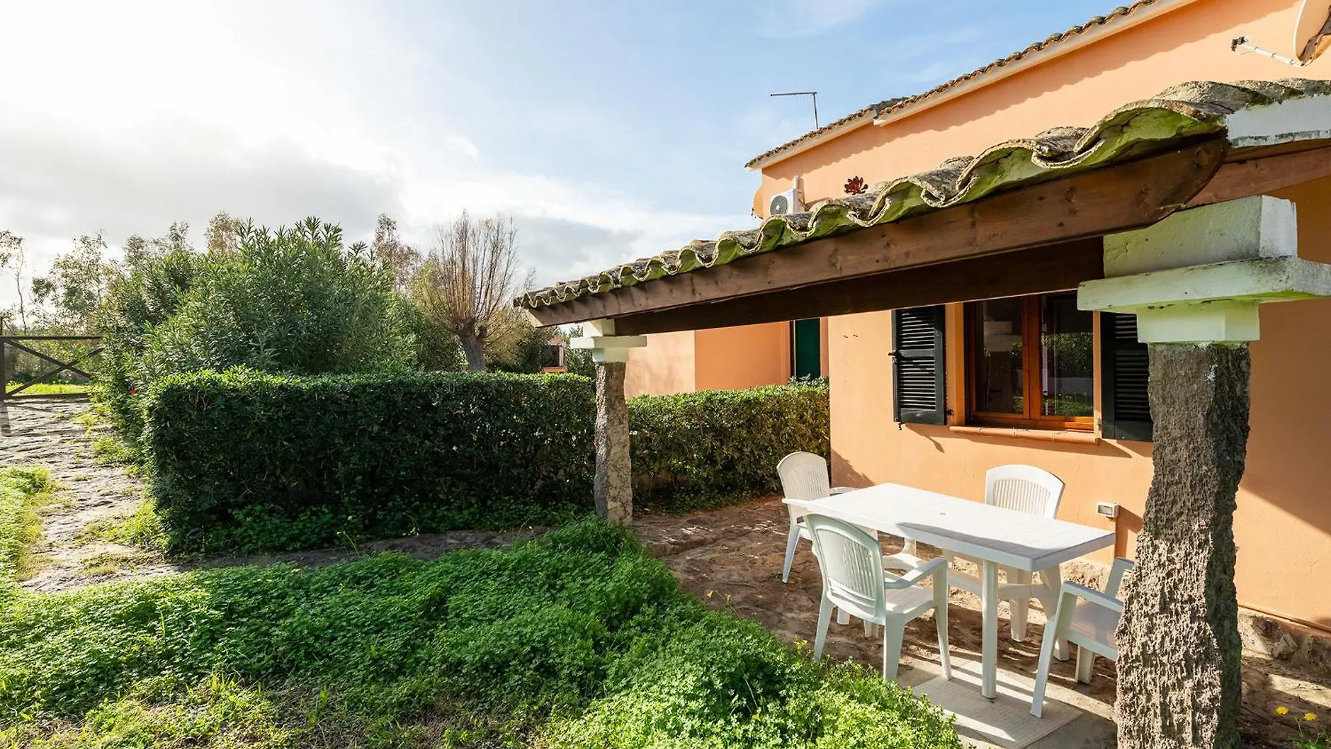 Salina Heaven Retreat 2 Apartment Calasetta 0*,  Italy